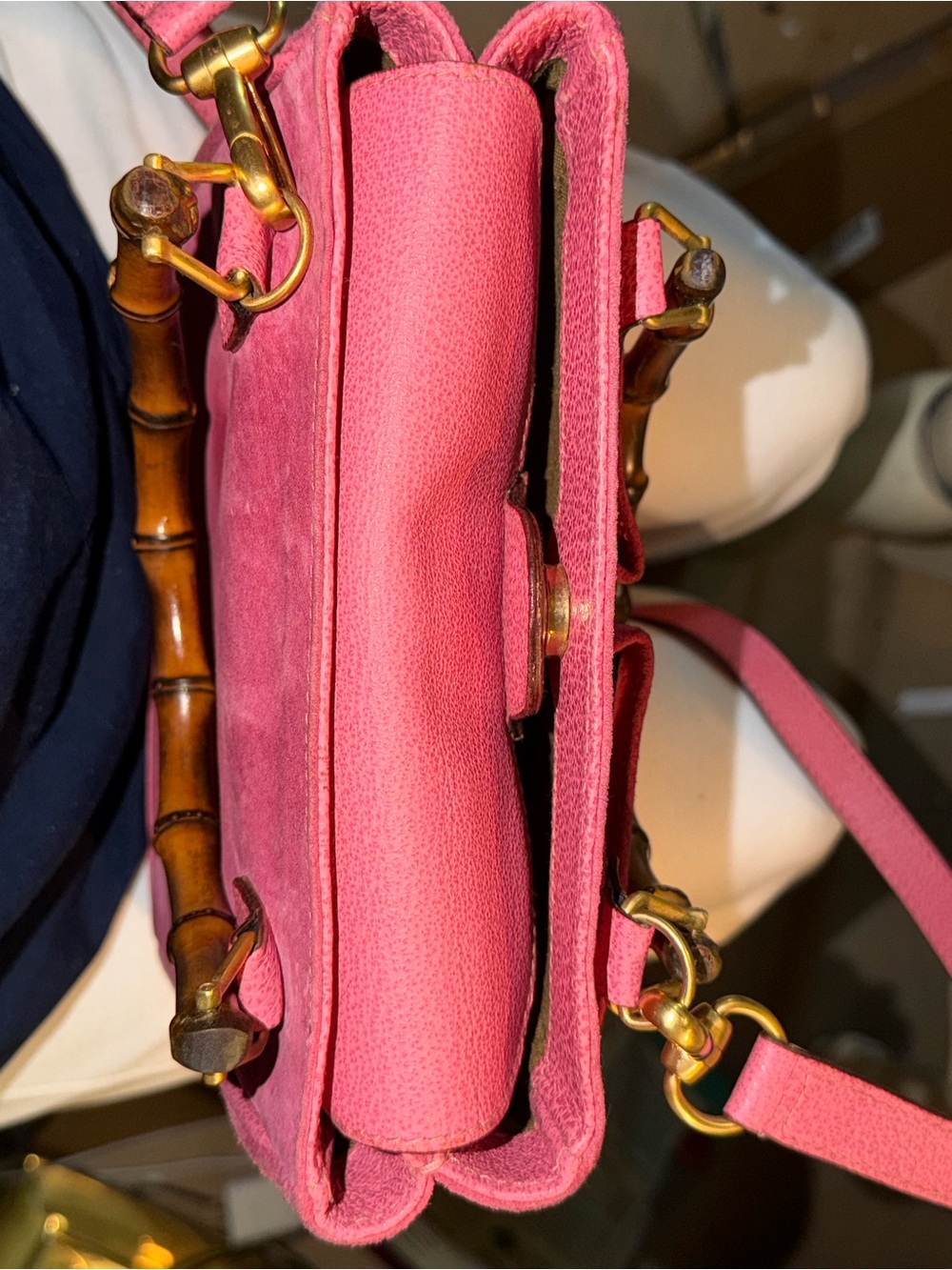 Vintage Gucci Pink Suede Top-Handle Bag with Bamboo Accent - Picture 3 of 12